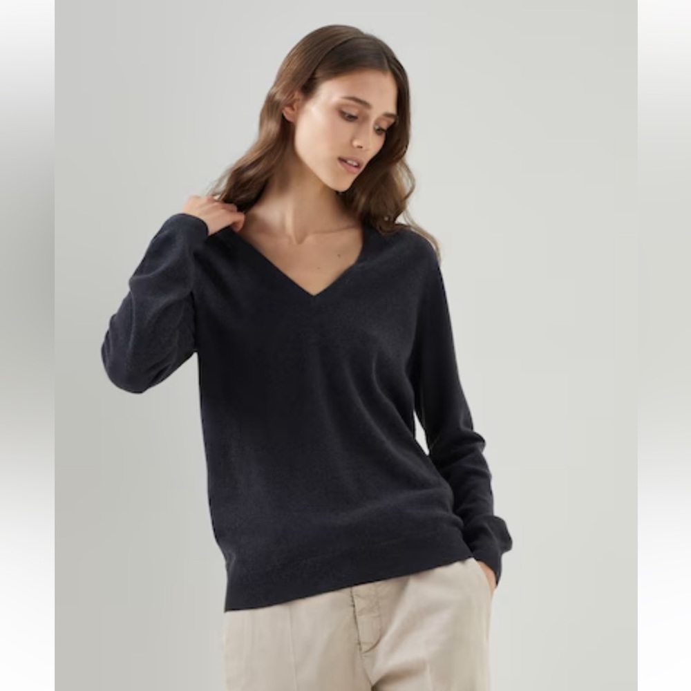 Theory 100 Wool Long Sleeve V Neck Black Top  Sz S